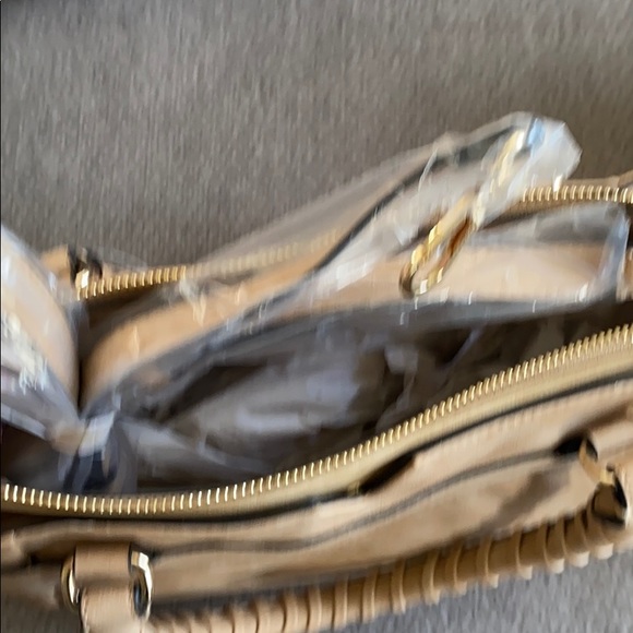 Feels like Genuine Leather Handbag - Picture 5 of 7